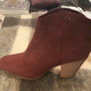 Violet & Red Women's Jackson Lazer Cut Topline Ankle Bootie  Burgundy Size 9M